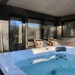 Idyllic Unikko With Jacuzzi And Sauna Дом отдыха *