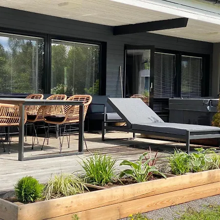 Semesterbostad Idyllic Unikko With Jacuzzi And Sauna