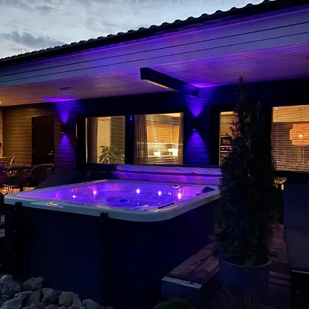 Idyllic Unikko With Jacuzzi And Sauna * 포리