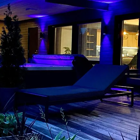 펜션 Idyllic Unikko With Jacuzzi And Sauna