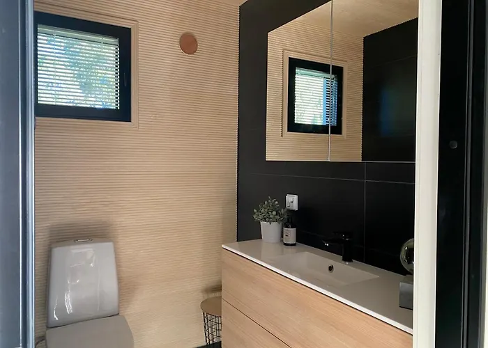 Semesterbostad Idyllic Unikko With Jacuzzi And Sauna *