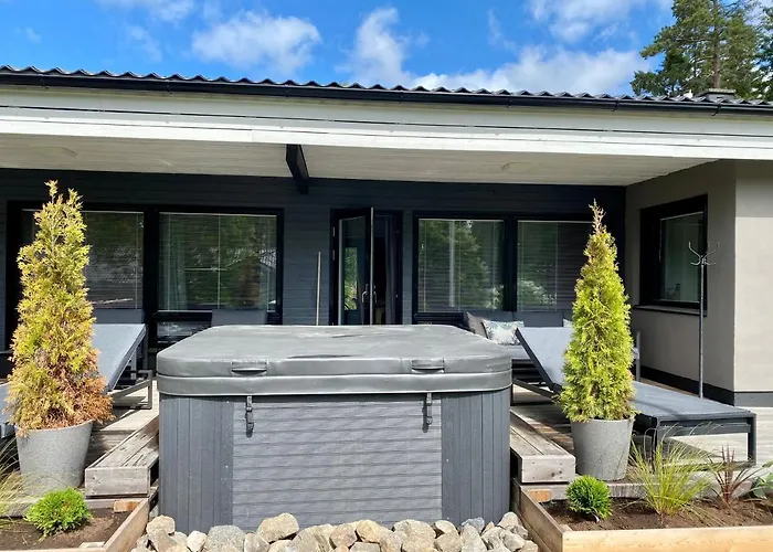 Idyllic Unikko With Jacuzzi And Sauna Semesterbostad Björneborg
