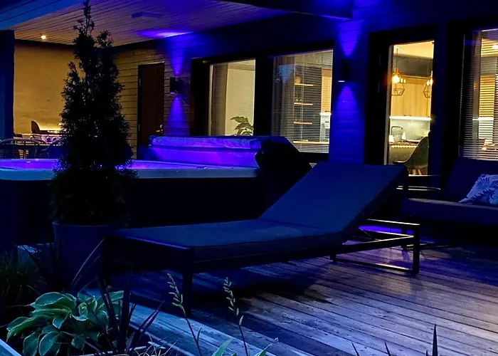 Semesterbostad Idyllic Unikko With Jacuzzi And Sauna
